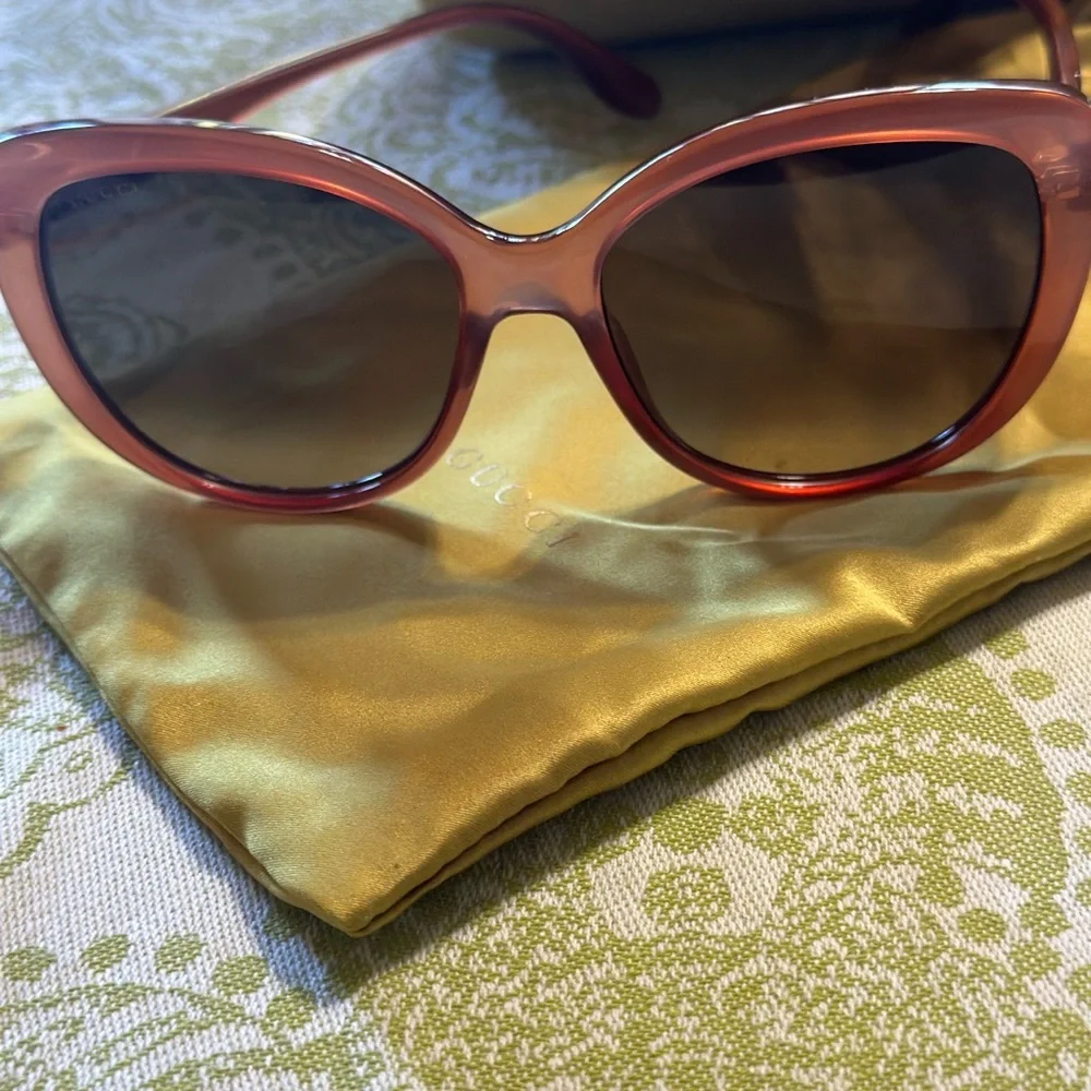 Gucci Round Frame Sunglasses - Picture 4 of 7